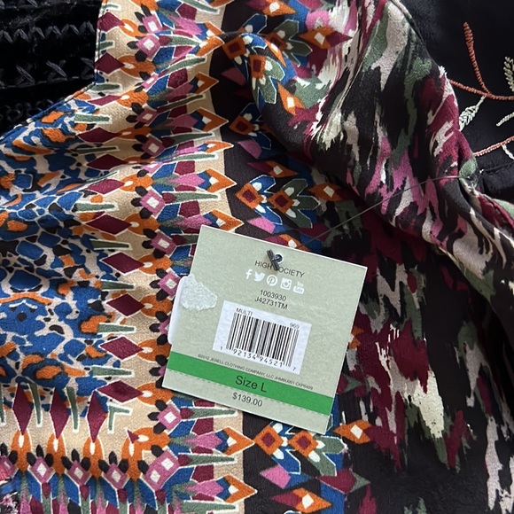 John Mark Floral Embroidered Multi Print Split Neck Wide 3/4 Sleeve Tunic. - Picture 11 of 13